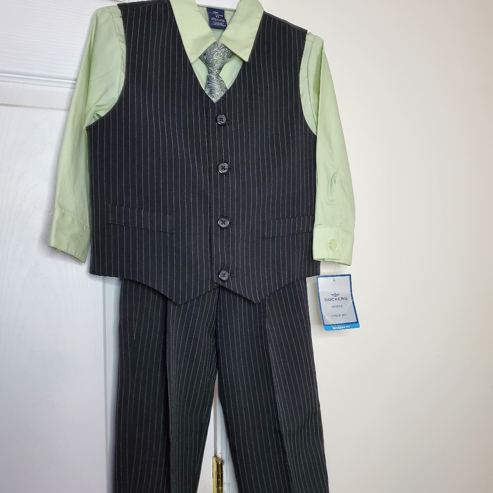 Dockers 3T green and black vest suit